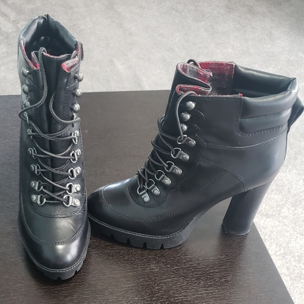 Boots Black Size 8